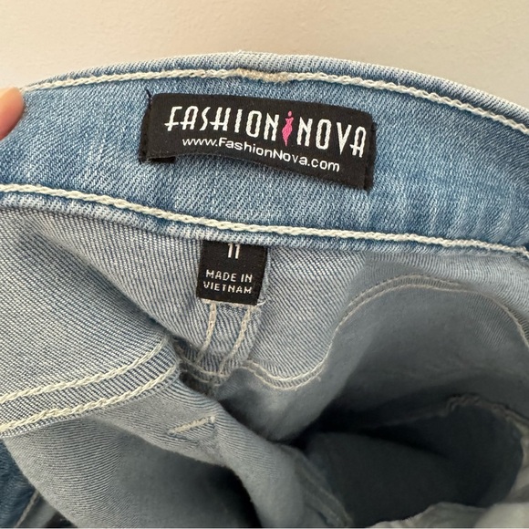 Fashion Nova Distressed Jeans - Picture 3 of 5